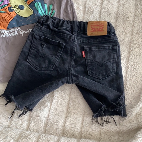 Levi Jean ripped shorts - Picture 3 of 4